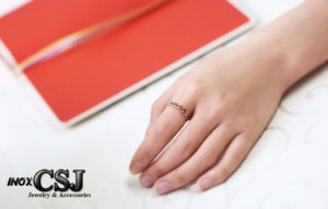 Nhẫn titan trái tim rổng màu hồng cực xinh thời trang hàn Quốc giá rẻ không đen