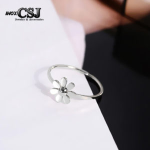 CSJ chuyên bán bỏ sỉ nhẫn titan hoa cuc màu trắng đẹp giá rẻ ,Nhẫn titan hoa cúc màu trắng xĩnh xắn giá rẻ nhất thị trường