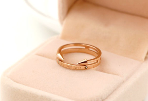 Nhẫn titan màu hồng chữ Eternal Love đẹp xinh giá rẻ phong cách Hàn Quốc