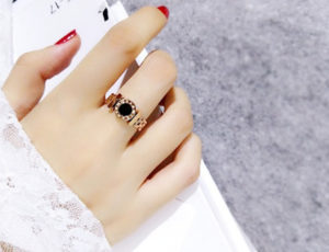 Nhẫn titan số la mã cẩm xà cừ đek mạ màu vàng hồng, bán sỉ nhẫn titan, bỏ sỉ nhẫn titan đẹp giá rẻ tại HCM,