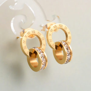 Cửa hàng trang sức CSJ công sang shop chuyên bán bỏ sỉ bông tai titan hàn quốc mạ vàng số la mã, Bông tai titan 2 khoen lồng chạm số la mã mạ vàng phong cách HQ giá sỉ rẻ nhất HCM