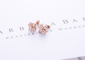 CSJ chuyên bán bỏ sỉ bông tai hoa mai titan mạ vàng ,Bông tai titan hoa mai 4 cánh kẹp đá cực xinh giá tốt tại shop Công Sang