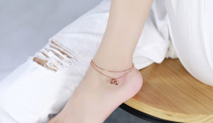 Lắc chân nữ titan 2 tầng chuông màu vàng hồng thời trang HQ đẹp giá rẻ không đen vĩnh viễn
