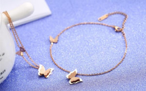 Lắc chân nữ titan con bướm phun cát cách điệu thời trang Hàn Quốc xinh xắn không đen, CSJ nơi cung cấp bán bỏ sỉ các mẫu vòng chân titan, lắc chân titan hình con bướm cực xinh giá sỉ rẻ HCM