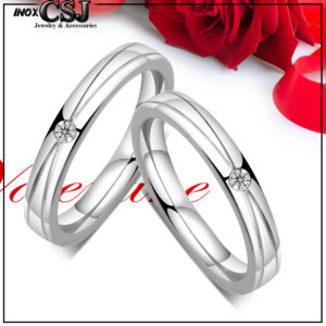 Nhẫn cặp inox sọc chéo, nhẫn đôi tình nhân đính đá.