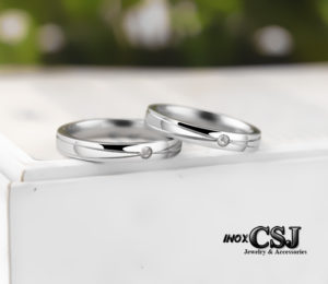 Nhẫn cặp inox sọc chéo, nhẫn đôi tình nhân đính đá.
