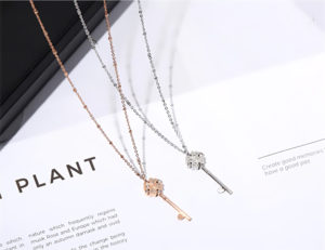 Vòng cổ hình chìa khóa titan, dây chuyền titan hình chìa khóa