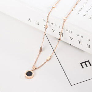 Dây chuyền titan cách điệu mặt tròn cẩm xà cừ màu hồng 14k