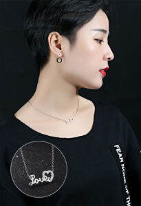 vòng cổ titan tim love, Dây chuyền titan chữ love