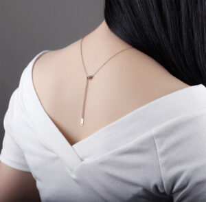 Dây chuyền titan vòng tròn đính đá lồng trái tim