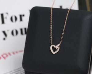 Dây chuyền titan trái tim đính đá thời trang màu hồng