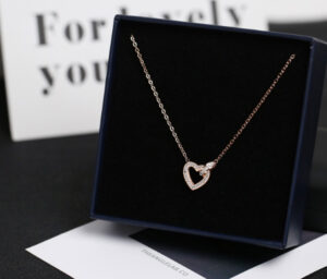 Dây chuyền titan trái tim đính đá thời trang màu hồng