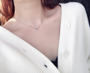 Dây chuyền titan trái tim đính đá thời trang