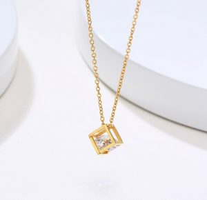 TN101k-Dây chuyền titan khối vuông lồng đá Cubic-Zirconia