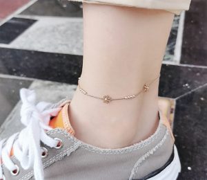 Lắc chân nữ titan hoa cúc cách điệu thời trang Hàn Quốc màu hồng 14k