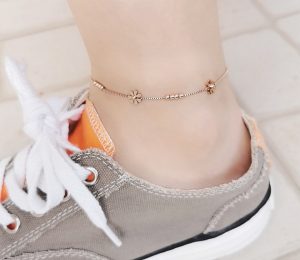 Lắc chân nữ titan hoa cúc cách điệu thời trang Hàn Quốc màu hồng 14k