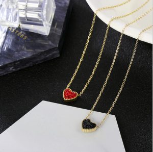 Dây chuyền titan trái tim đen đỏ