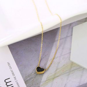 Dây chuyền titan trái tim đen đỏ
