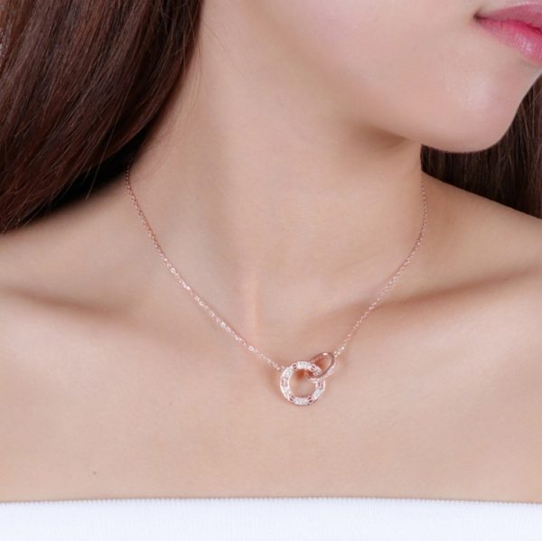 Dây chuyền titan cartier đinh đá tinh xảo