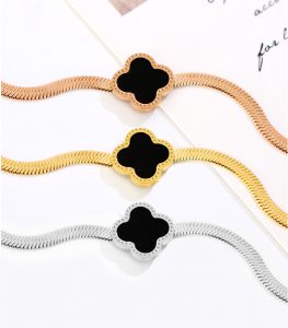 Lắc tay titan mì dẹp hoa 4 cánh LV