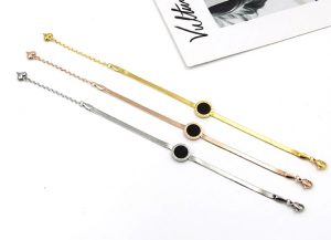 Lắc tay titan mì dẹp mặt tròn đen số la mã