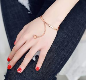 Lắc tay titan mì dẹp mặt tròn đen số la mã
