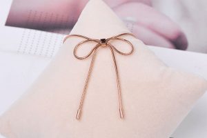 Dây chuyền titan sợi mì thắt hình chiếc nơ cực xinh