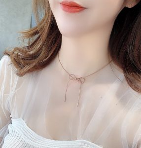 Dây chuyền titan sợi mì thắt hình chiếc nơ cực xinh