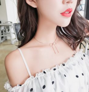 Dây chuyền titan sợi mì thắt hình chiếc nơ cực xinh