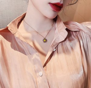 Dây chuyền titan hoa cúc