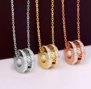 Dây chuyền titan số la mã đính đá 2 bên
