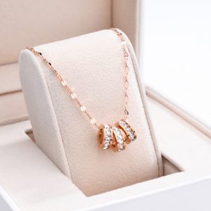 Dây chuyền titan 3 khoen tròn đính đá vuông