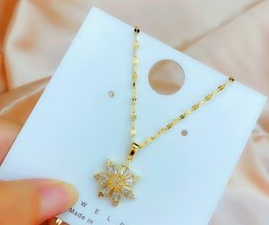 Dây chuyền titan hoa pha lê cực xinh