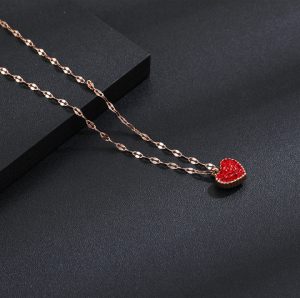 Dây chuyền titan trái tim đính đá đỏ đen