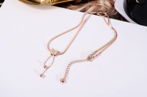 Dây chuyền mì dẹp titan con bướm rớt bi cách điệu