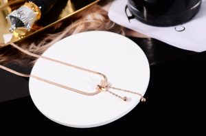 Dây chuyền mì dẹp titan con bướm rớt bi cách điệu