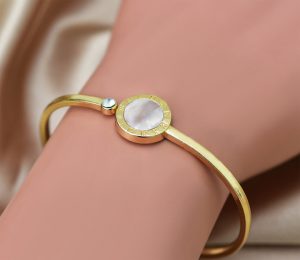 Vòng tay titan số la mã mặt tròn nền cẩm xà cừ màu trắng