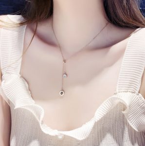 Dây chuyền titan số la mã cách điệu