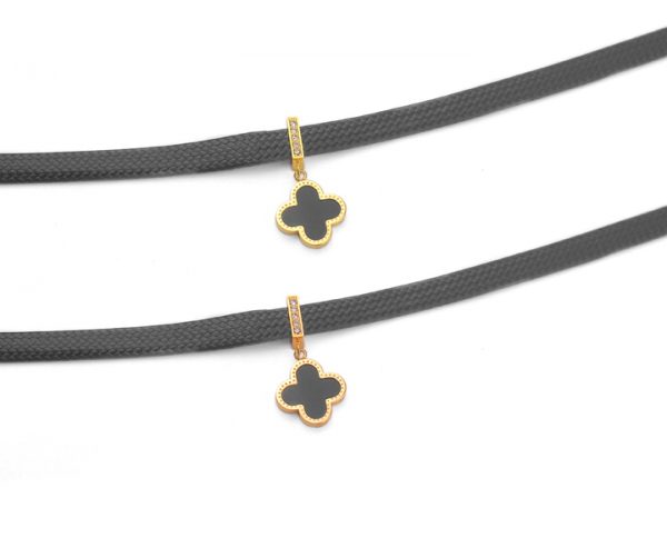 Vòng cổ titan choker màu đen mặt hình hoa 4 cánh đen LV