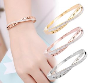 Vòng tay titan số la mã