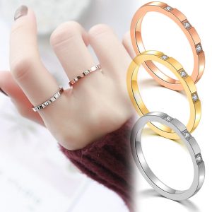 Nhẫn titan đính 3 hột đá nhỏ siêu xinh