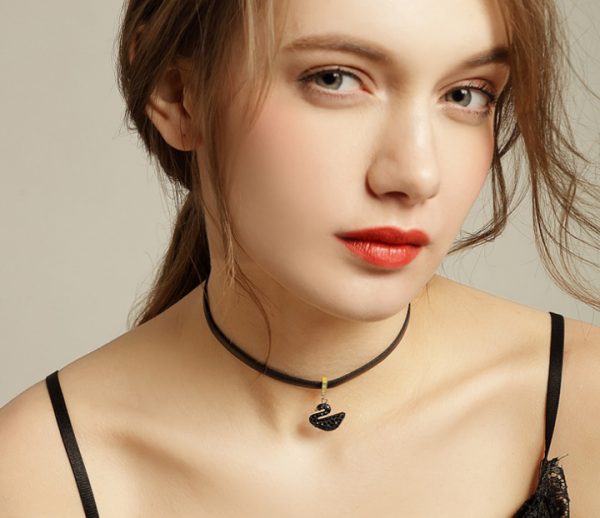 Dây chuyền titan choker mặt thiên nga