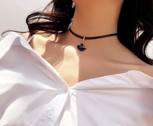 Dây chuyền titan choker mặt thiên nga