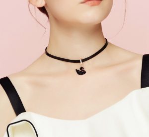 Dây chuyền titan choker mặt thiên nga