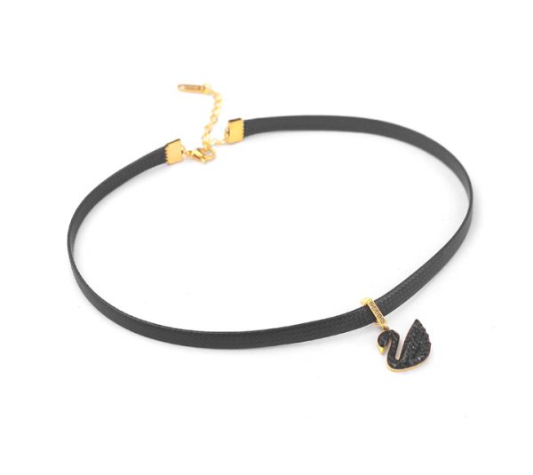 Dây chuyền titan choker thiên nga đính đá đen