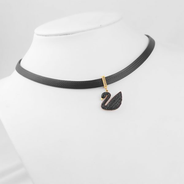 Dây chuyền titan choker thiên nga đính đá đen