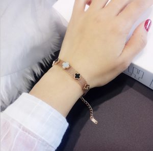 Lắc tay LV, vòng tay LV titan màu vàng hồng 14k