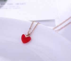 Dây chuyền titan trái tim màu đỏ