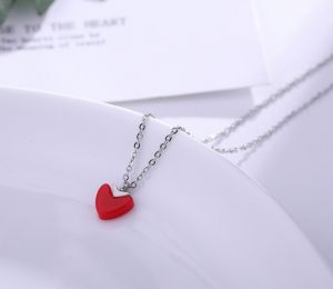 Dây chuyền titan trái tim màu đỏ
