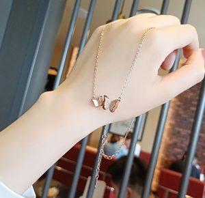 Dây chuyền titan con bướm